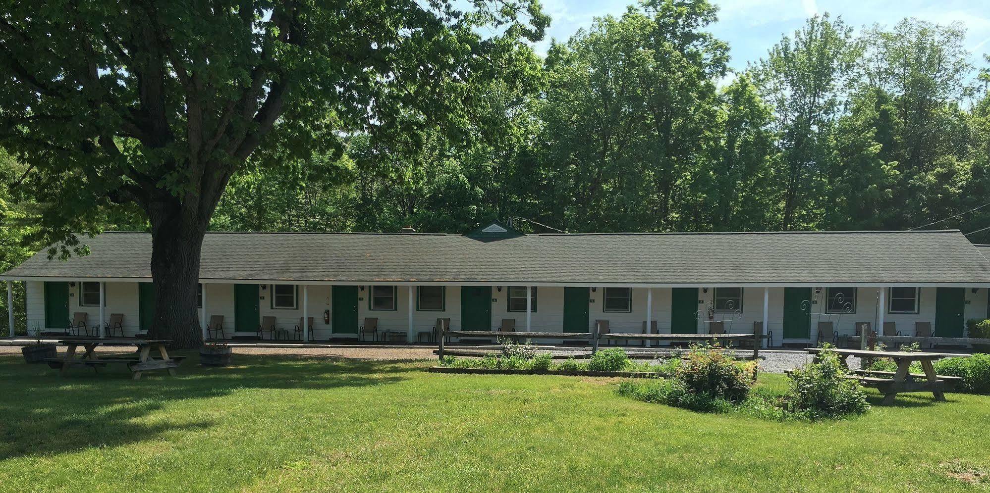 Mcgregor Inn Motel Wilton Zewnętrze zdjęcie